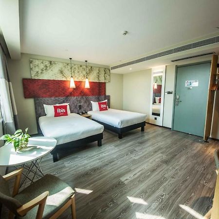 Ibis Urumqi Weixing Square Hotel Экстерьер фото