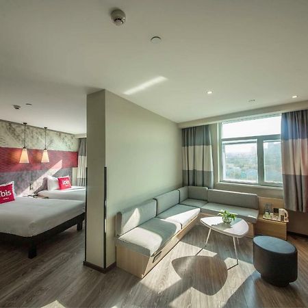 Ibis Urumqi Weixing Square Hotel Экстерьер фото