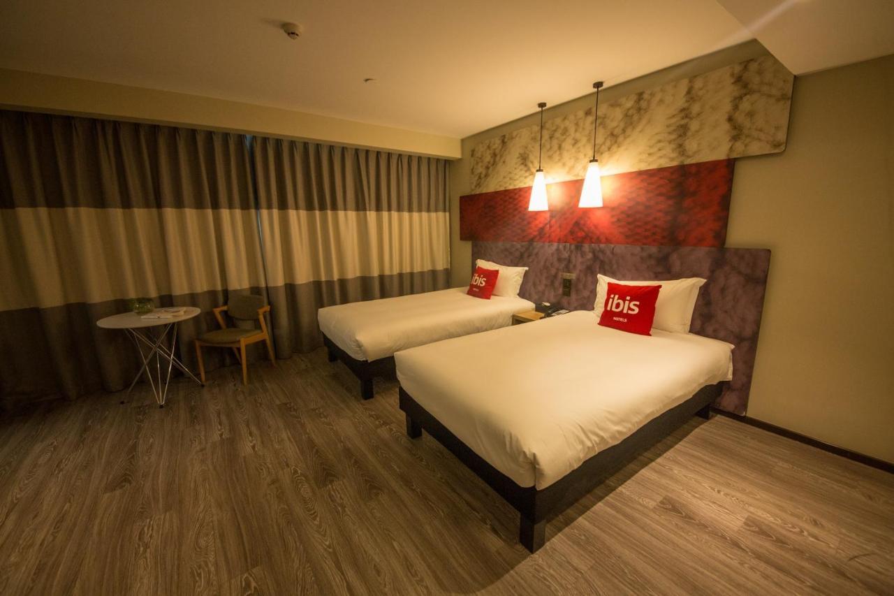 Ibis Urumqi Weixing Square Hotel Экстерьер фото