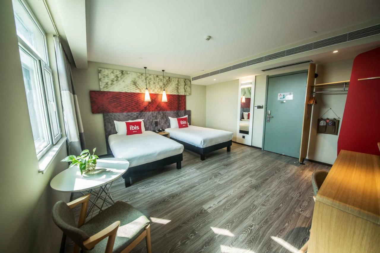 Ibis Urumqi Weixing Square Hotel Экстерьер фото