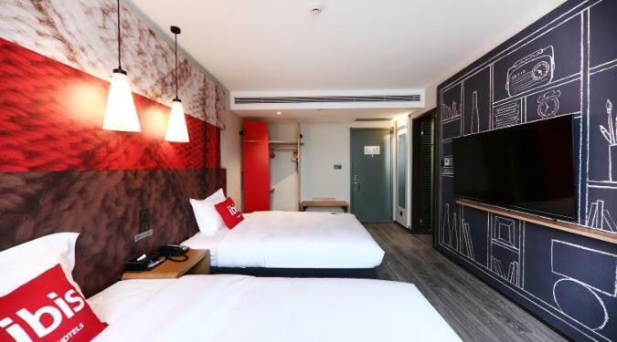 Ibis Urumqi Weixing Square Hotel Экстерьер фото