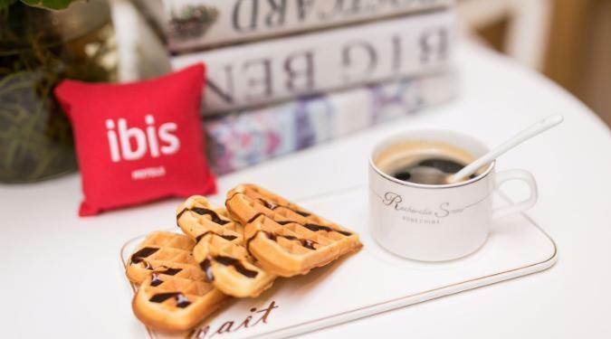 Ibis Urumqi Weixing Square Hotel Экстерьер фото