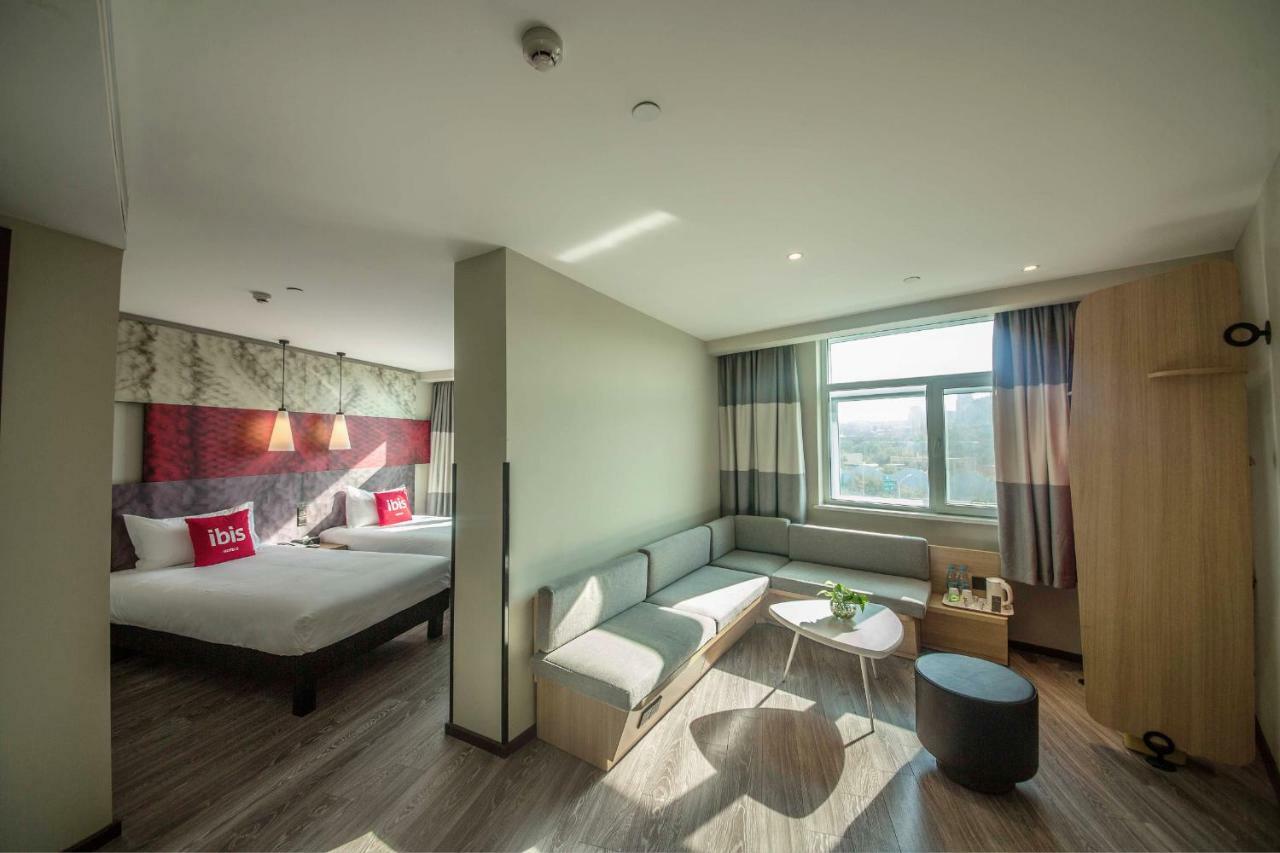 Ibis Urumqi Weixing Square Hotel Экстерьер фото
