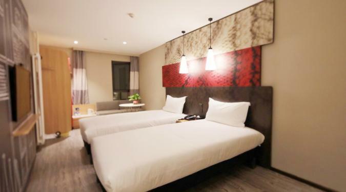 Ibis Urumqi Weixing Square Hotel Экстерьер фото