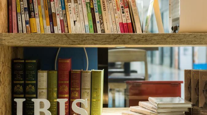 Ibis Urumqi Weixing Square Hotel Экстерьер фото